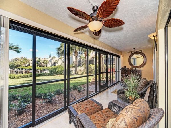 Walk to Beach Walk to South Village Siesta Key condo