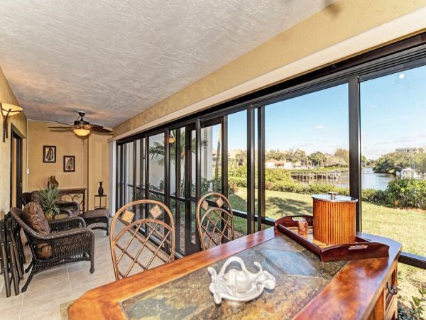 Walk to Beach Walk to South Village Siesta Key condo