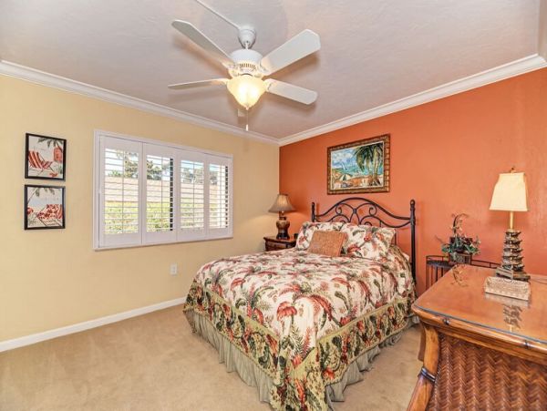 Walk to Beach Walk to South Village Siesta Key condo