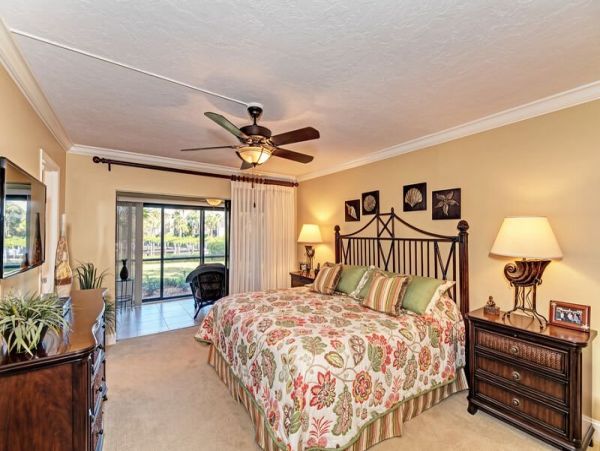 Walk to Beach Walk to South Village Siesta Key condo
