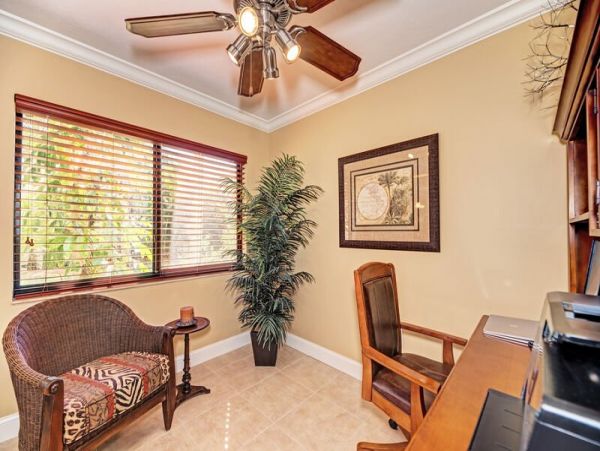 Walk to Beach Walk to South Village Siesta Key condo