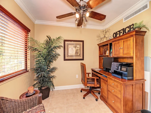 Walk to Beach Walk to South Village Siesta Key condo