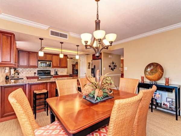 Walk to Beach Walk to South Village Siesta Key condo