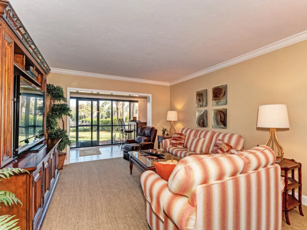 Walk to Beach Walk to South Village Siesta Key condo