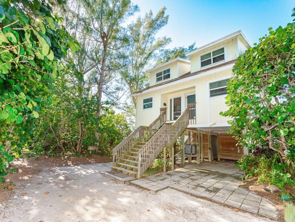 Two-Story Vacation Rental with Gulf Views