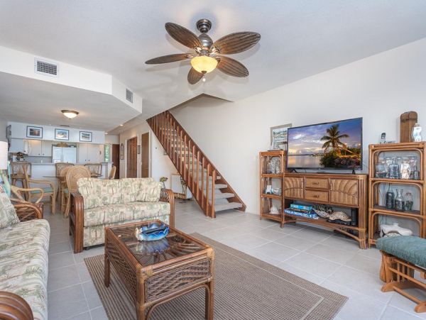 Two-Story Vacation Rental with Gulf Views