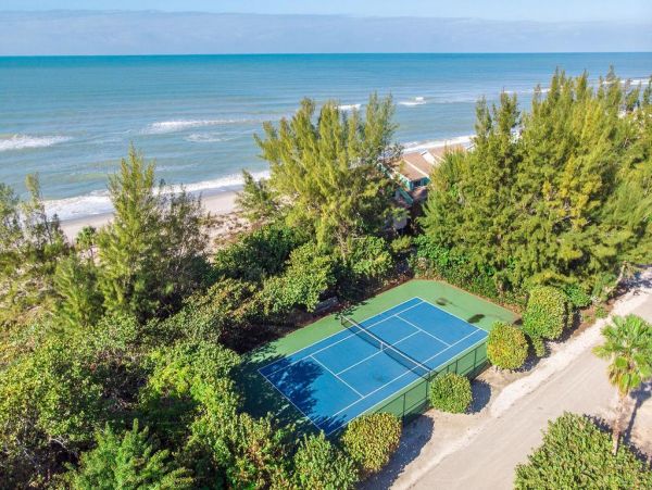 Two-Story Vacation Rental with Gulf Views