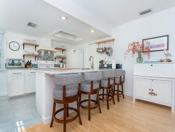Beautiful 2-Bedroom Vacation Home in Placida Shared Pool & Docks