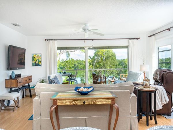 Beautiful 2-Bedroom Vacation Home in Placida Shared Pool & Docks
