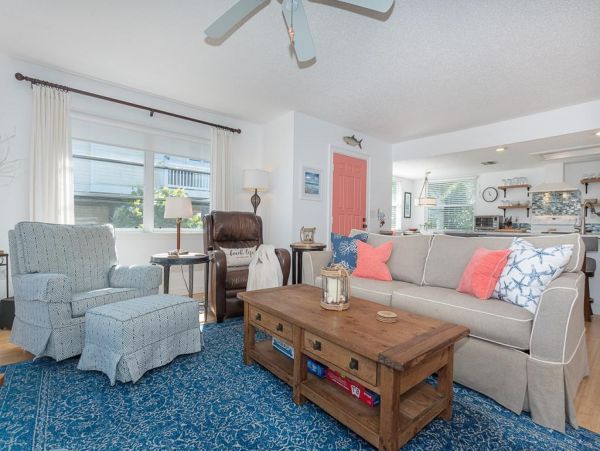 Beautiful 2-Bedroom Vacation Home in Placida Shared Pool & Docks