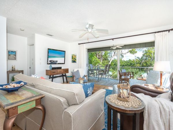 Beautiful 2-Bedroom Vacation Home in Placida Shared Pool & Docks