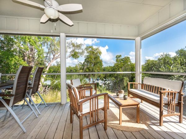 Beautiful 2-Bedroom Vacation Home in Placida Shared Pool & Docks