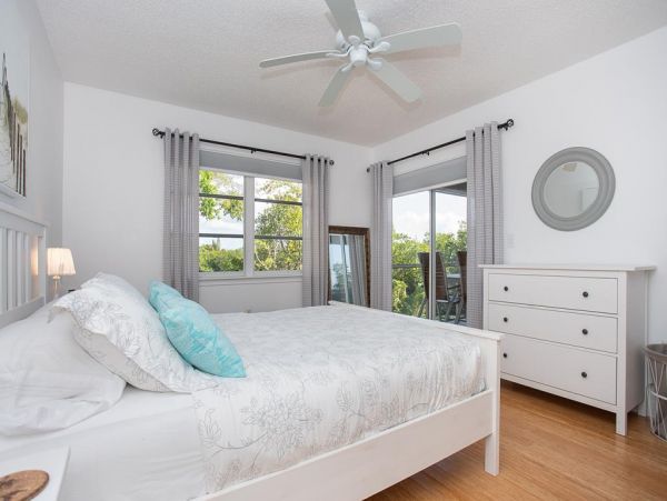 Beautiful 2-Bedroom Vacation Home in Placida Shared Pool & Docks