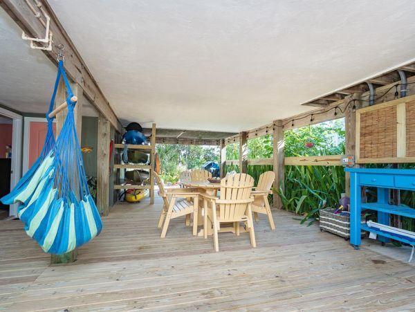 Beautiful 2-Bedroom Vacation Home in Placida Shared Pool & Docks