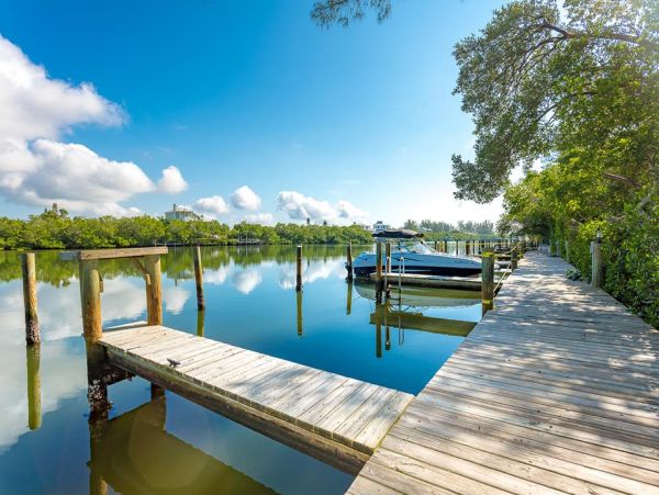 Beautiful 2-Bedroom Vacation Home in Placida Shared Pool & Docks