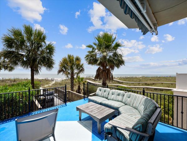 Beautiful Hilton Head Vacation Home Beach Side with Pool