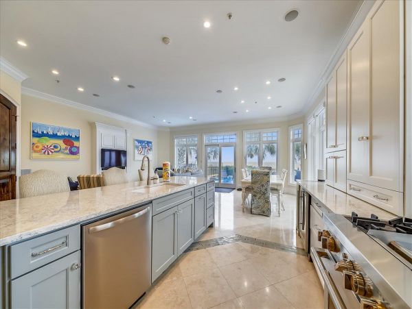 Beautiful Hilton Head Vacation Home Beach Side with Pool