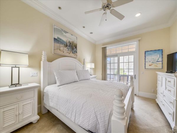 Beautiful Hilton Head Vacation Home Beach Side with Pool
