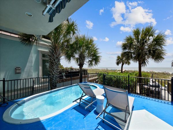 Beautiful Hilton Head Vacation Home Beach Side with Pool