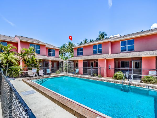 Charming 2 Bedroom Vacation Condo in Fort Myers