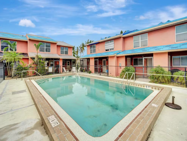 Charming 2 Bedroom Vacation Condo in Fort Myers