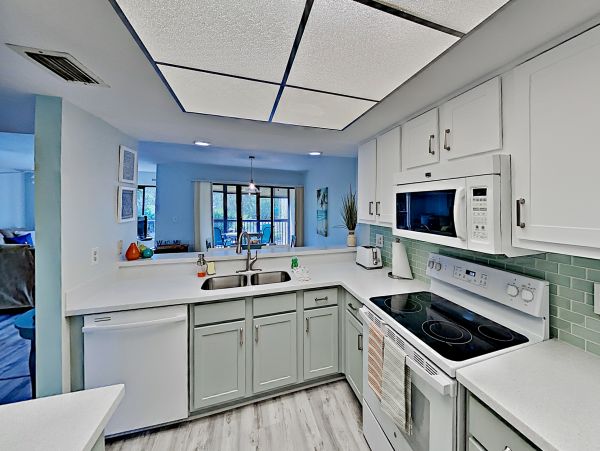Dreamy Fort Myers Corner Condo 200 Ft To the Beach!