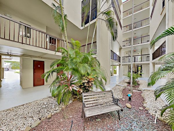 Dreamy Fort Myers Corner Condo 200 Ft To the Beach!