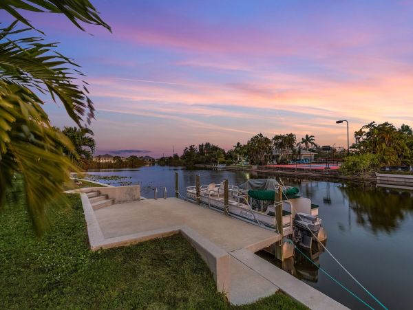 Cape Coral Luxury Vacation Home Rental with Private Pool