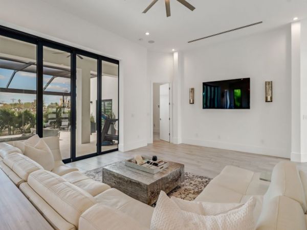 Canal Front Luxury Vacation Villa in Cape Coral Private Pool