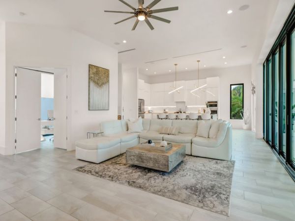 Canal Front Luxury Vacation Villa in Cape Coral Private Pool