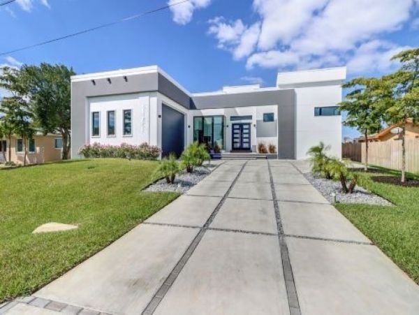Canal Front Luxury Vacation Villa in Cape Coral Private Pool