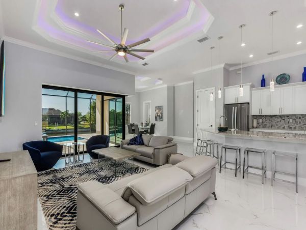 Waterfront 3 Bedrooms Plus Den Rental in Cape Coral Sleeps 6