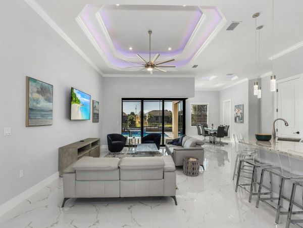 Waterfront 3 Bedrooms Plus Den Rental in Cape Coral Sleeps 6