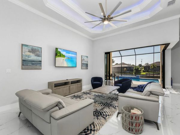 Waterfront 3 Bedrooms Plus Den Rental in Cape Coral Sleeps 6