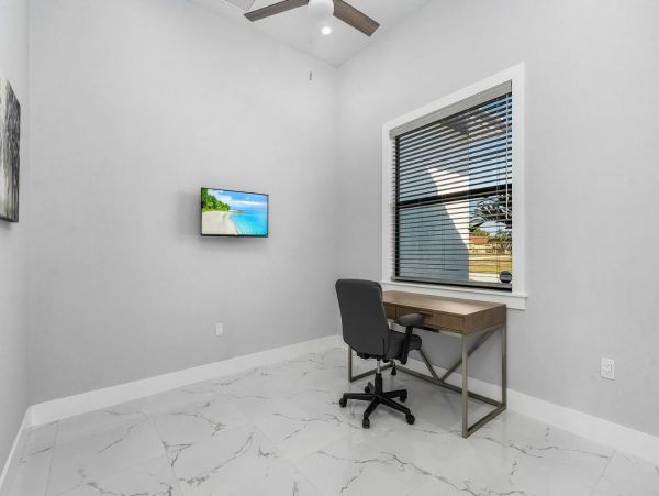 Waterfront 3 Bedrooms Plus Den Rental in Cape Coral Sleeps 6