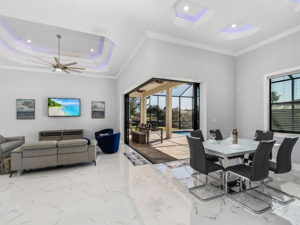 Waterfront 3 Bedrooms Plus Den Rental in Cape Coral Sleeps 6