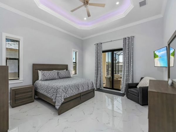 Waterfront 3 Bedrooms Plus Den Rental in Cape Coral Sleeps 6