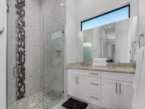 Waterfront 3 Bedrooms Plus Den Rental in Cape Coral Sleeps 6