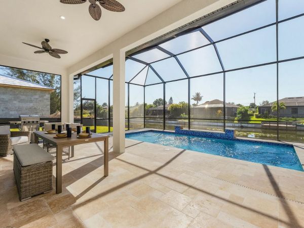 Waterfront 3 Bedrooms Plus Den Rental in Cape Coral Sleeps 6