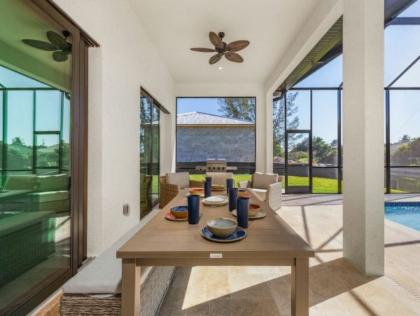 Waterfront 3 Bedrooms Plus Den Rental in Cape Coral Sleeps 6