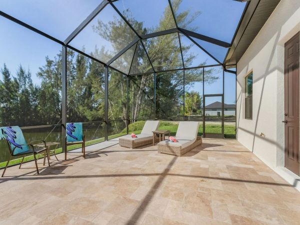 Waterfront 3 Bedrooms Plus Den Rental in Cape Coral Sleeps 6