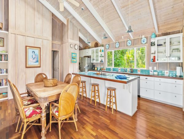 Kilauea Vacation Home Walk to Beach 3 Bedrooms Sleeps 6