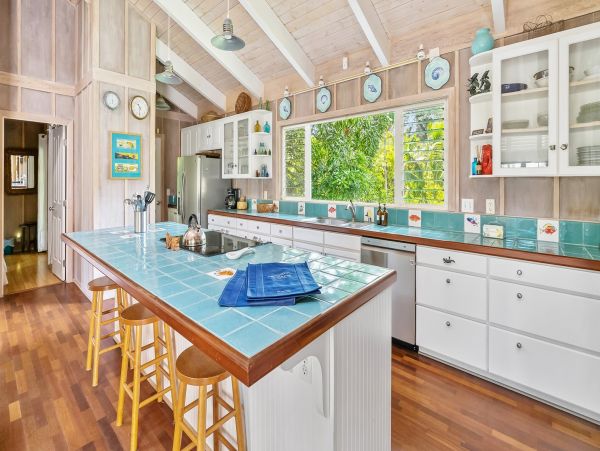 Kilauea Vacation Home Walk to Beach 3 Bedrooms Sleeps 6