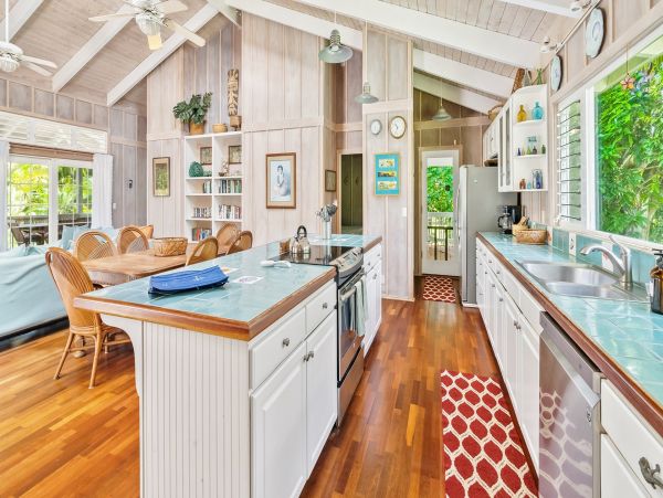 Kilauea Vacation Home Walk to Beach 3 Bedrooms Sleeps 6