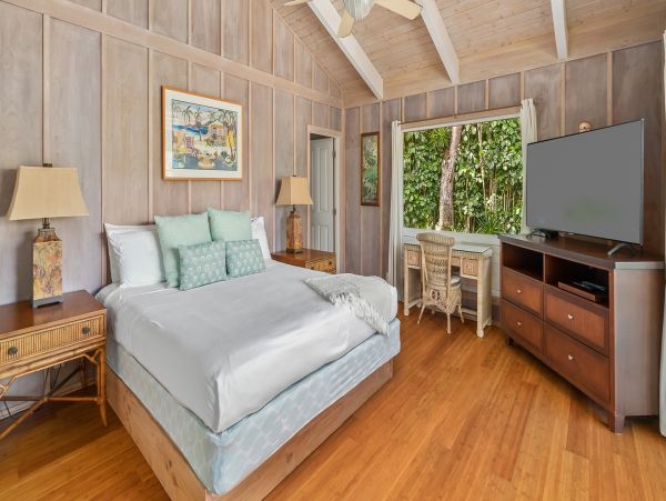 Kilauea Vacation Home Walk to Beach 3 Bedrooms Sleeps 6