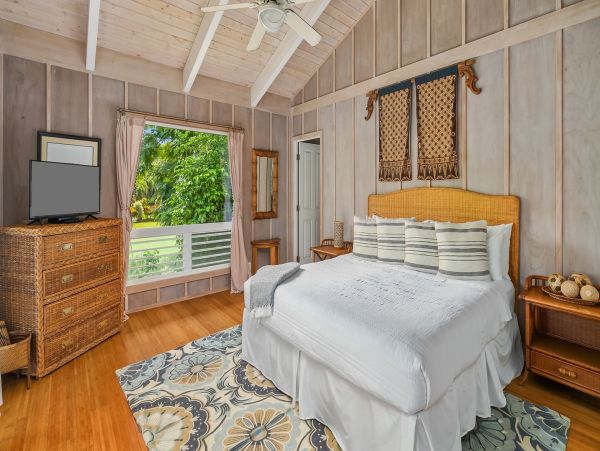 Kilauea Vacation Home Walk to Beach 3 Bedrooms Sleeps 6