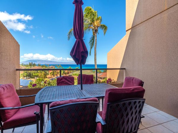 Beautiful 2 Bedroom Condo with Ocean Views Walk To Beach