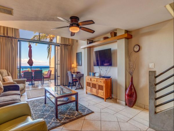 Beautiful 2 Bedroom Condo with Ocean Views Walk To Beach