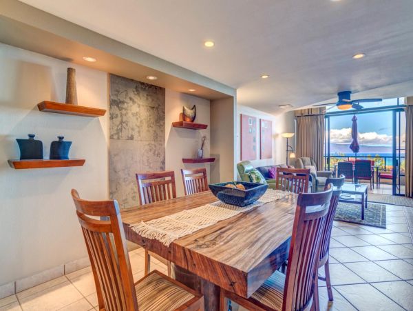 Beautiful 2 Bedroom Condo with Ocean Views Walk To Beach