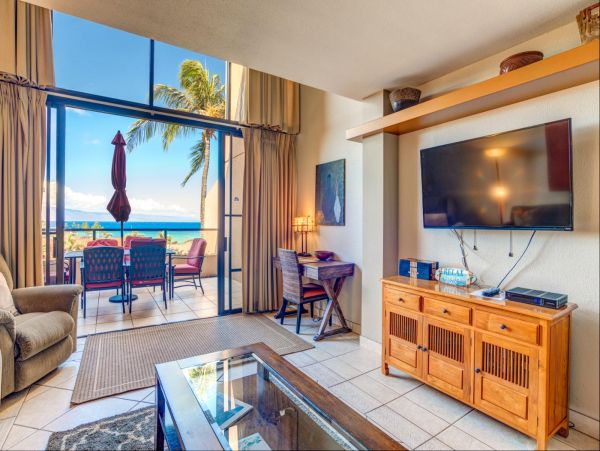 Beautiful 2 Bedroom Condo with Ocean Views Walk To Beach